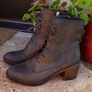 UGG Oriana Black Leather Lace-up Boot Size 8